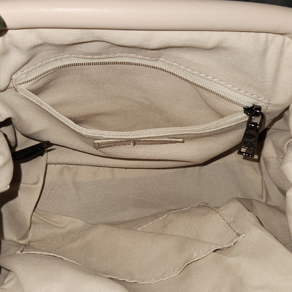 Badgley Mischka Cream Crossbody Bag - Picture 5 of 10